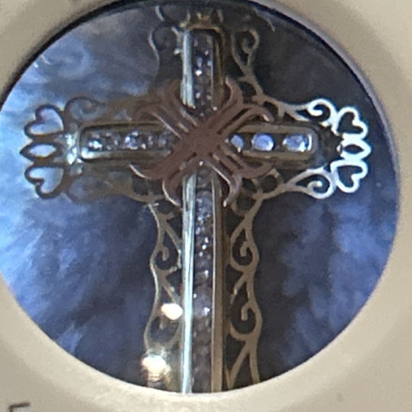 10k solid Gold Cross Pendant - Picture 3 of 7